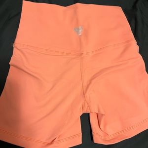 TNA action buttery soft 5 inch inseam shorts euc small